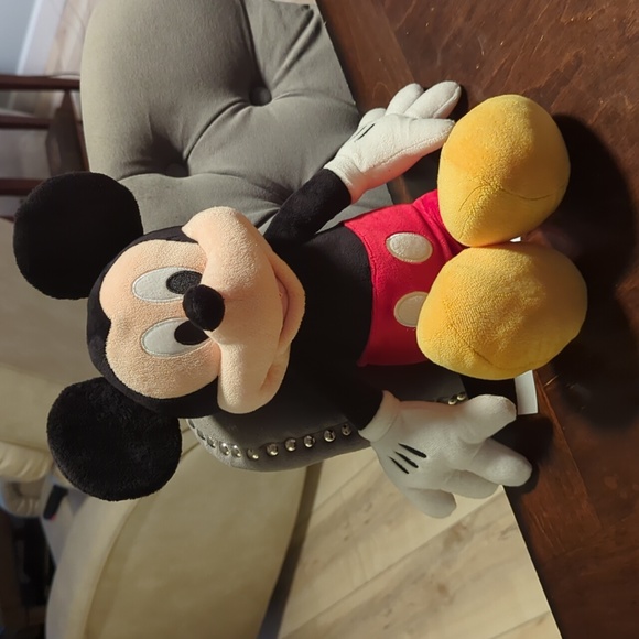 Mickey Mouse & Friends Medium 17'' Plush Stuffed Classic Mickey NWT - Picture 1 of 3